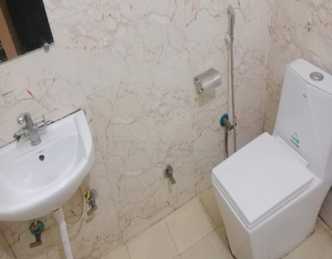 Linda International Near Delhi Airport-gross Group New Delhi