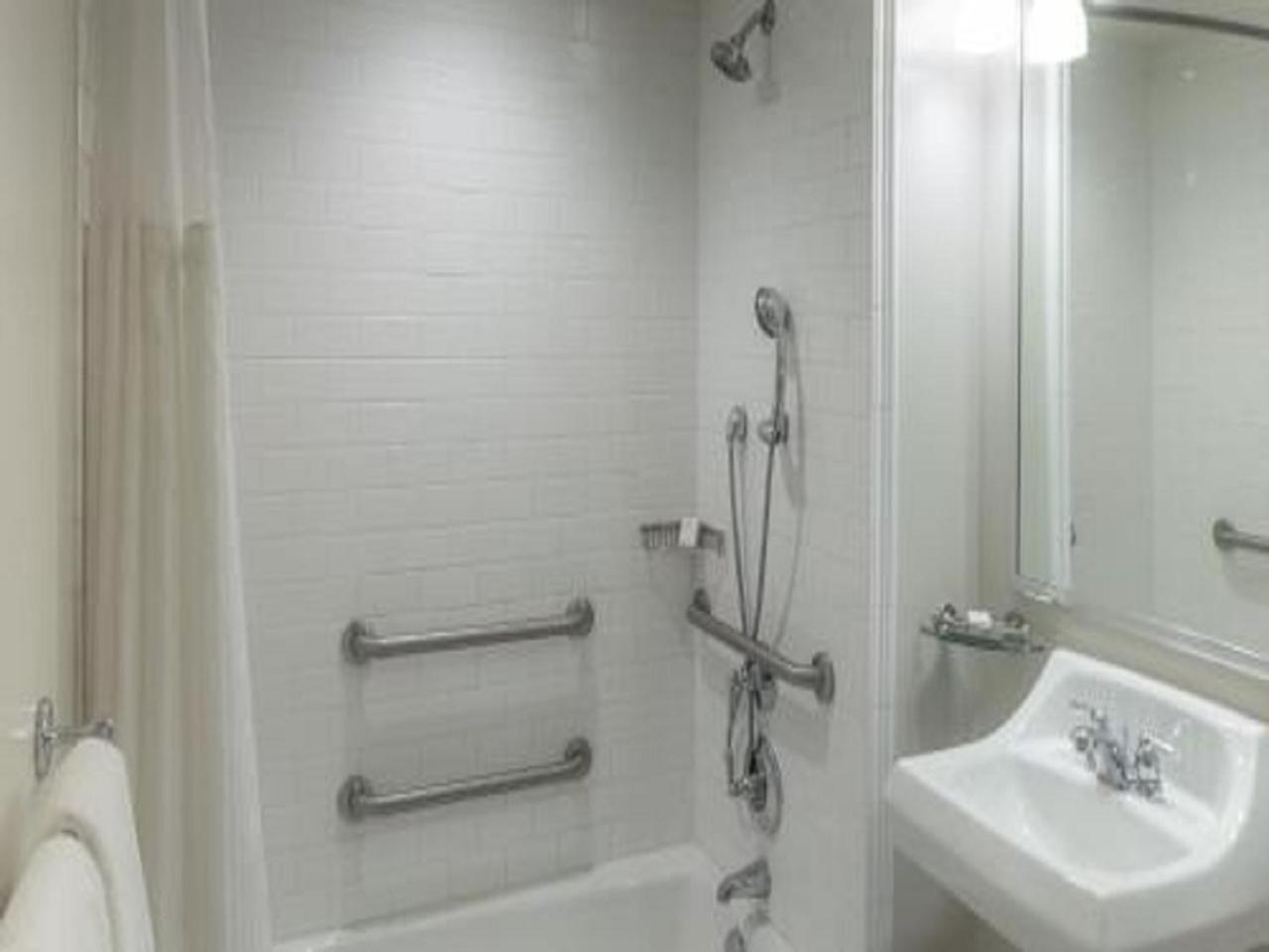 Linda International Near Delhi Airport-gross Group Hotel 4*